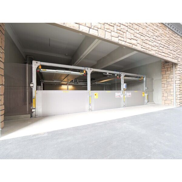 プレジオ長田の駐車場