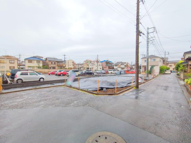 入間郡三芳町大字藤久保の売地の前面道路含む現地写真|北西6. 2m公道、南西4.2m公道、開放的な立地です。