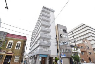 【外観】 | 私たち不動産業スタッフは、よく「いい面構えの建物です」「雰囲気ありますねえ」という言葉を使いますが、当マンションもまさにそのような姿で佇んでいます。～即日のご見学可能～　お問合せはお気軽にどうぞ。