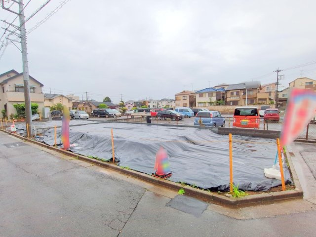 入間郡三芳町大字藤久保の売地の外観|2025年5月撮影　
30坪のゆとりの土地、間口が広く日当たりの良い立地です。
建築条件はありませんので、お好きなハウスメーカーで建築できます。

資料請求や現地案内など、お気軽にお問い合わせください