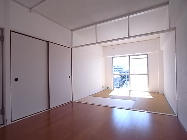 神戸市北区鈴蘭台北町７丁目の賃貸マンションの居間・リビング|リビング洋室