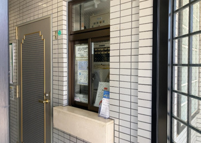 【受付】 | クリオ東林間壱番館 | 受付はマンションコンシェルジュがいる場合もあれば、管理人が滞在する小部屋を総称して呼ぶことがあります。主にエントランスに設置されていることから、防犯面でも期待ができます。防犯設備がない場合はより安心！