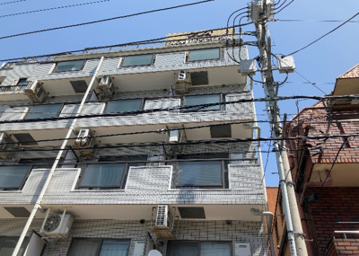 【バルコニー】 | クリオ東林間壱番館 | 一般的なバルコニーは、奥行1.5ｍ程ですが、ワイルドバルコニーは2ｍまで広がっています。そのため洗濯物の間隔をあけ干すことができ、乾きやすいというメリットや、ガーデニングが楽しめる等の特徴があります。