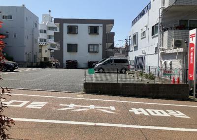 【駐車場】 | クリオ東林間壱番館 | 車一台あたりに必要なスペースは、標準サイズの普通自動車で横幅2m50cm、長さ5mは必要になります。ただし、乗降のことも考慮して横幅3m30cm、長さ5m50cmほどは確保できるところを選びましょう。
