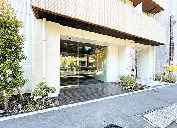 港区海岸２丁目の賃貸マンションのエントランス