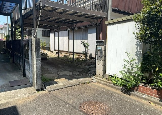 【外観】 | 物件の詳細については、現地を見てわかること以外に、役所や法務局などで調べないとわからないことがあります。そのため、現地に行く場合は、もしこの物件を買ったらどのような生活ができるかをイメージしましょう。
