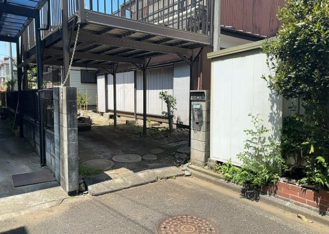 【外観】 | 家を建てる前提で土地を探している場合、地盤の丈夫さは譲れない条件の一つです。地盤が脆弱だと追加工事が必要となります。また、過去に地盤沈下や液状化現象を起こした土地は、できるだけ避けた方がいいでしょう。