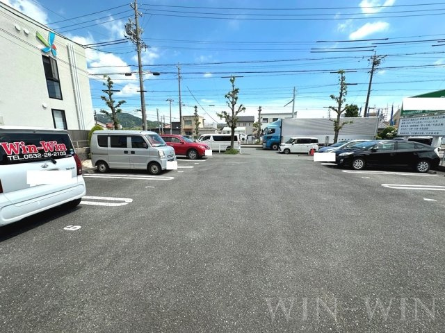 フォルシュの駐車場