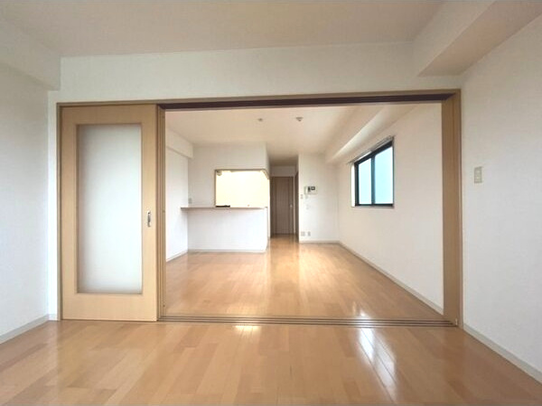 第5アローズ新大阪の洋室