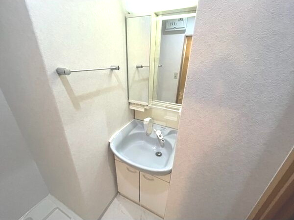 第5アローズ新大阪の独立洗面台