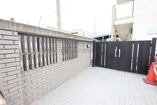 レオパレスサンヴィレッジ２０のエントランス