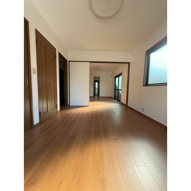 高知市北端町　中古一戸建(２０２４年１２月リフォーム済）の洋室|使い勝手のいい洋室です
