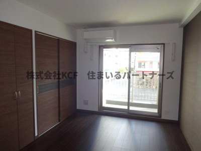 【居間・リビング】 | J-PLACE東町 | こちらのリビングで趣味の時間をお楽しみください