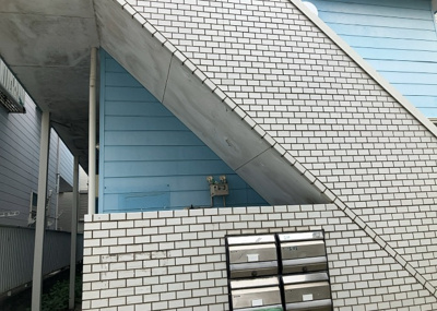 【外観】 | コーポマリーナ座間 | 土地の前の道路に消火栓が設置されていることがあります。この場合、道路交通法第45条第1項により、駐車禁止の場所が指定されています。そのため、車庫などの駐車スペースをつくることができない場合があります。