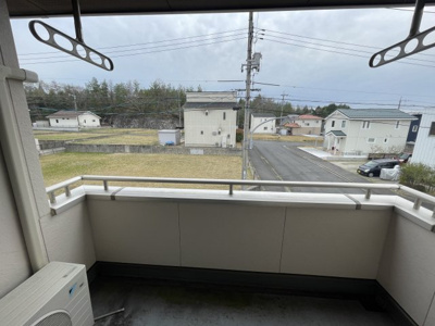【バルコニー】 | 入野中山台五丁目　戸建 | 南向きバルコニー　インナーバルコニーで急な雨でも安心です