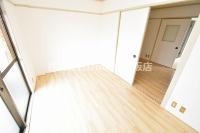 【洋室】 | メゾンドール布施