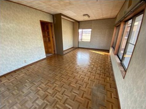 都城市大岩田町の中古一戸建の洋室