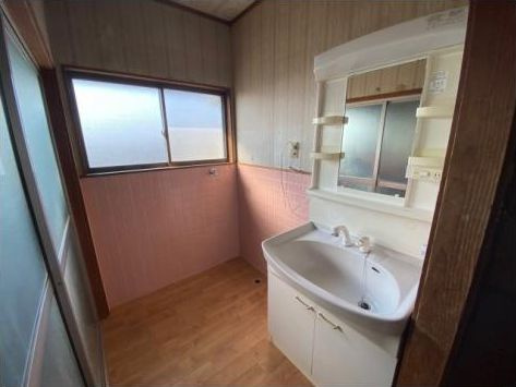 都城市大岩田町の中古一戸建の独立洗面台