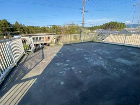都城市大岩田町の中古一戸建のバルコニー