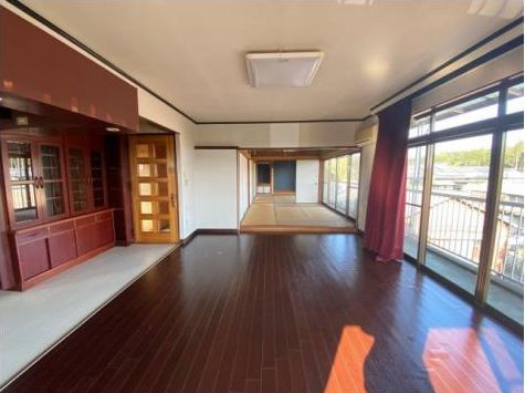都城市大岩田町の中古一戸建の居間・リビング