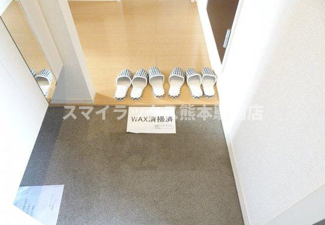 熊本市南区出仲間２丁目のアパートの玄関
