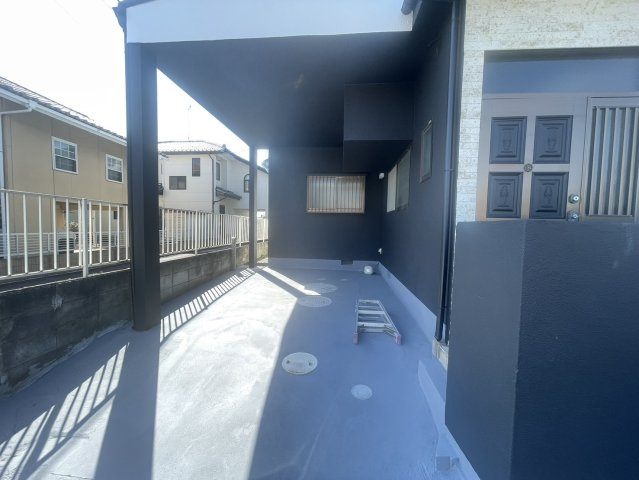 中古戸建　東松山市上野本の駐車場|ビルトインガレージ