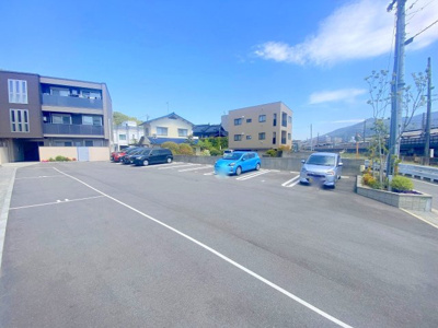 【駐車場】 | ファミーユシャトー | 敷地内駐車場有！
