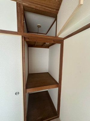 【収納】 | 花園ビル | 洋室6帖のお部屋にある収納スペースです！天井高の収納スペースで荷物をたっぷり収納できます！