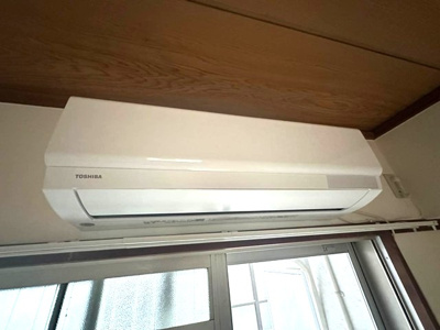 【設備】 | 花園ビル | 暑い夏や寒い冬に大活躍！ダイニングキッチンにあるエアコンです☆冷暖房完備で1年中快適に過ごせます♪