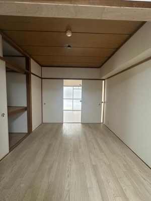 【居間・リビング】 | 花園ビル | ダイニングキッチン7.9帖☆椅子とテーブルを置いてゆったり食事を楽しめますね◎