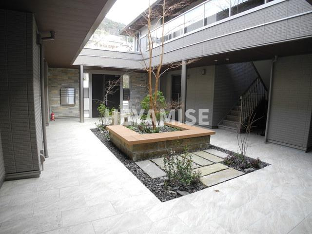 ハーバーサイト南山手のエントランス