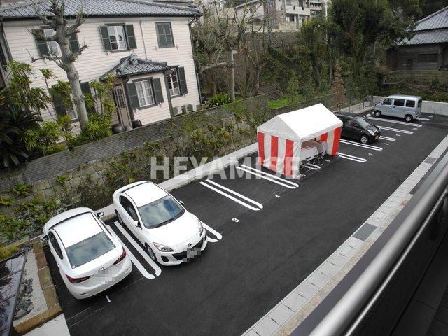 ハーバーサイト南山手の駐車場