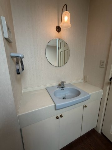 梅坪町戸建住宅の洗面所