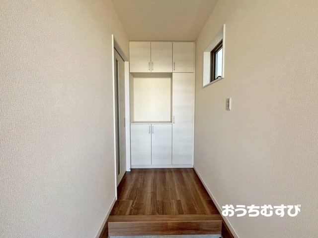 春日井市西高山町(全3棟)の玄関