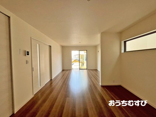 春日井市西高山町(全3棟)の居間・リビング