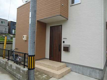 東区上温品３丁目の玄関