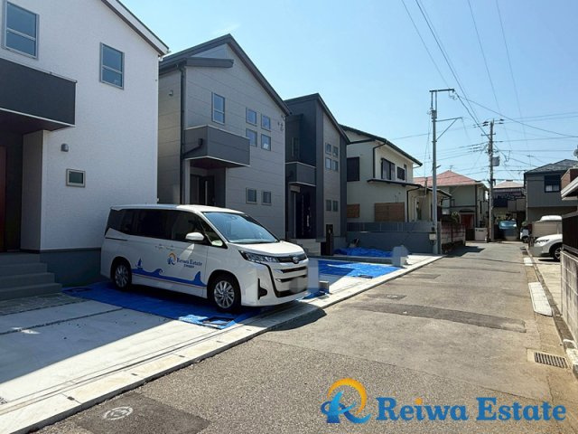 新築戸建　茅ヶ崎市松浪2丁目の前面道路含む現地写真