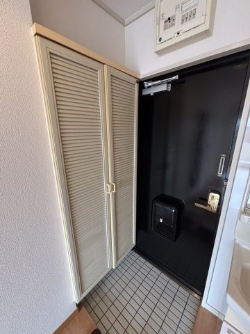 コスモハイツ三木の玄関