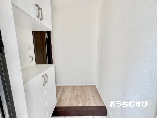 守山区松坂町(全3棟)の玄関