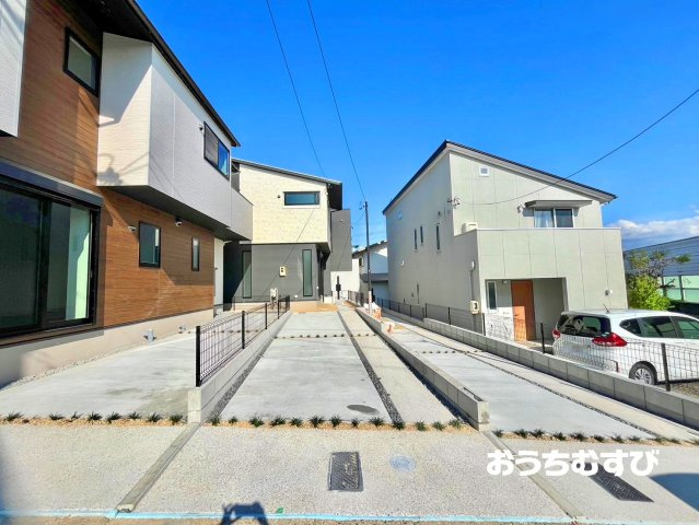 守山区松坂町(全3棟)の駐車場