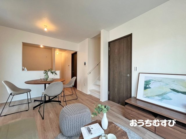 守山区松坂町(全3棟)の居間・リビング