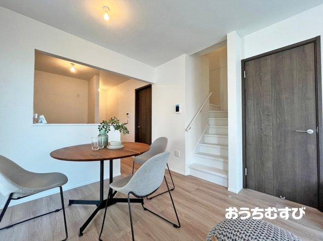 守山区松坂町(全3棟)の居間・リビング