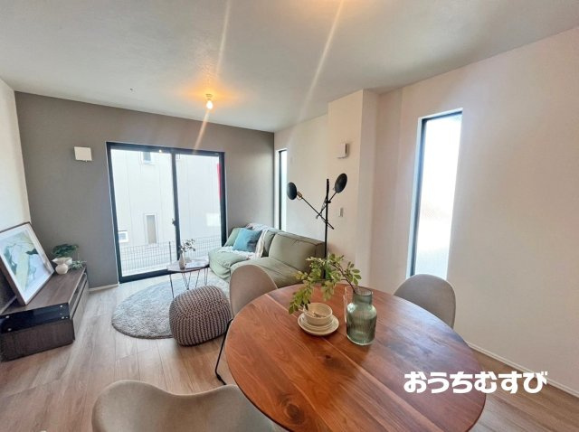 守山区松坂町(全3棟)の居間・リビング