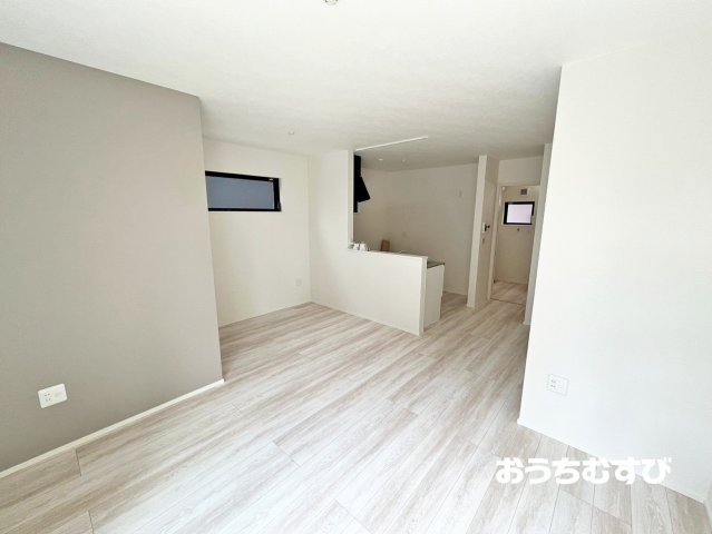 尾張旭市南新町白山（全2棟）の居間・リビング