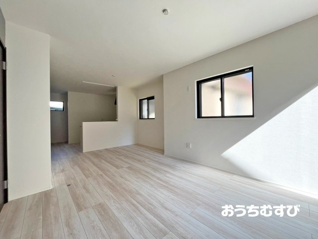 尾張旭市大塚町(全2棟)の居間・リビング