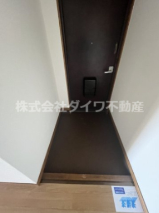 リバーサイド八番館の玄関
