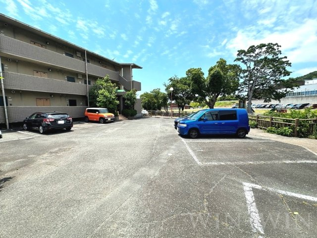 ヴィラシャルマン Ⅱの駐車場