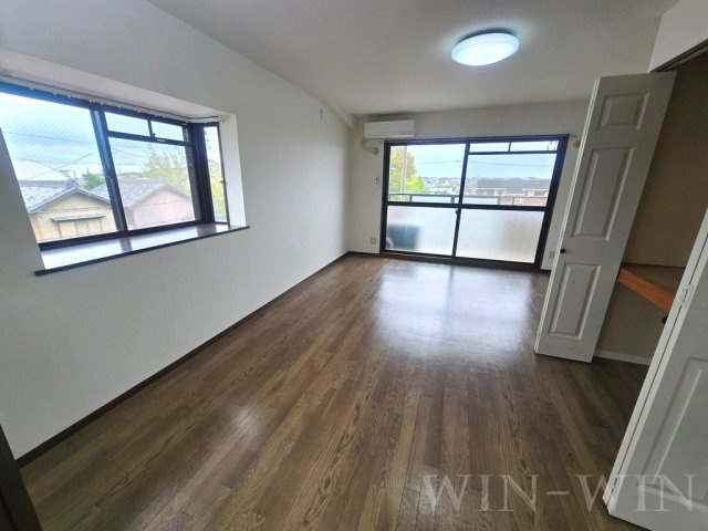 ヴィラシャルマン Ⅱの居間・リビング