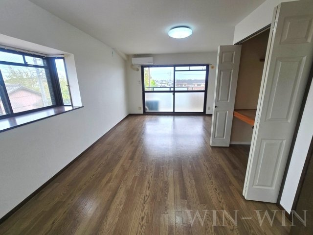 ヴィラシャルマン Ⅱの居間・リビング