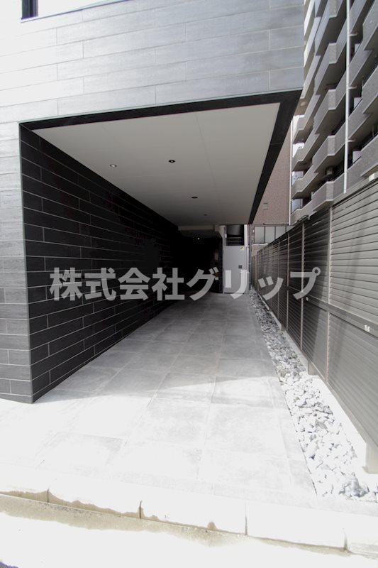 Log横浜鶴見のエントランス